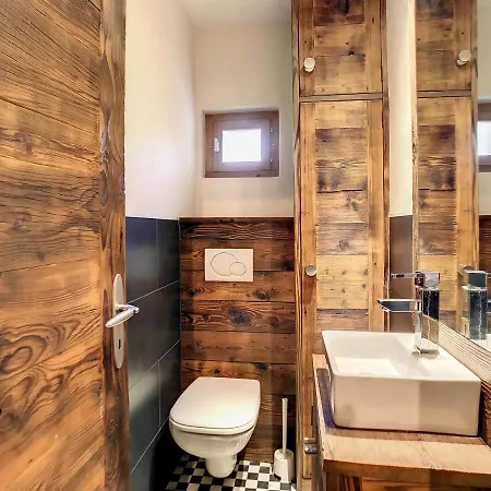 Apartment Romaine 3 *